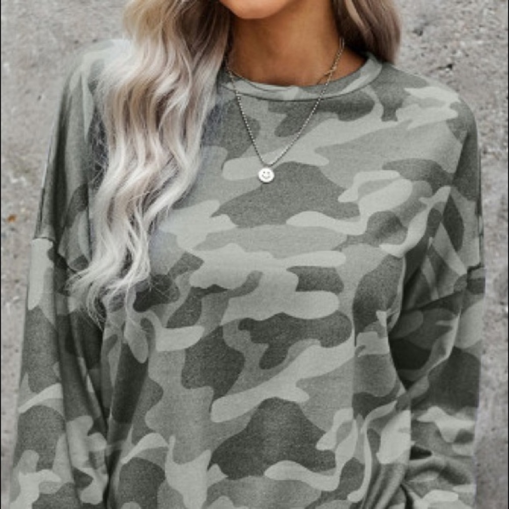 Hi-lo Hem Camouflage Sweater - Picture 4 of 7